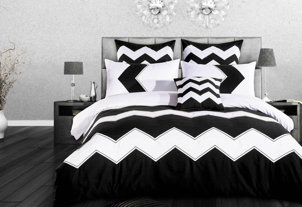 Napoli Black and White Quilt Cover Set