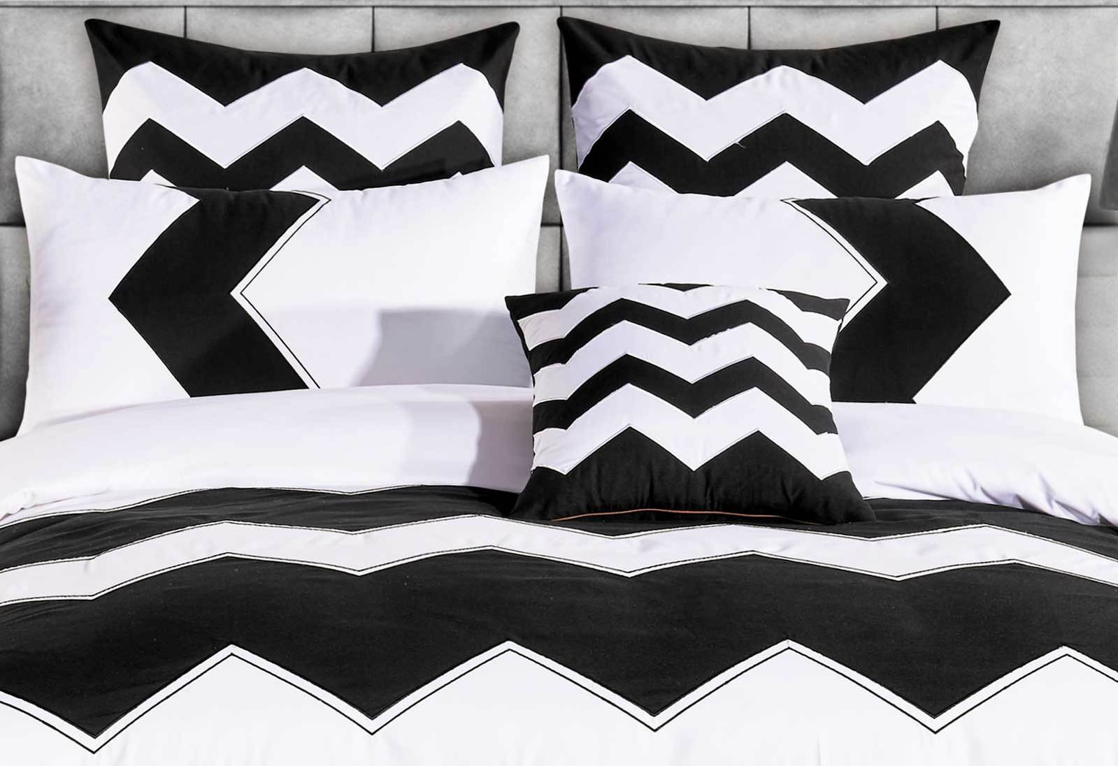 Napoli Black and White Quilt Cover Set