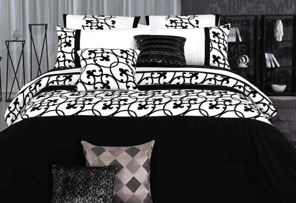 Lyde Black White Quilt Cover Set