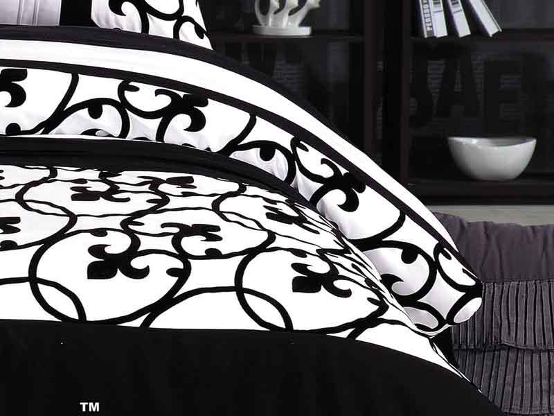 Lyde Black White Quilt Cover Set