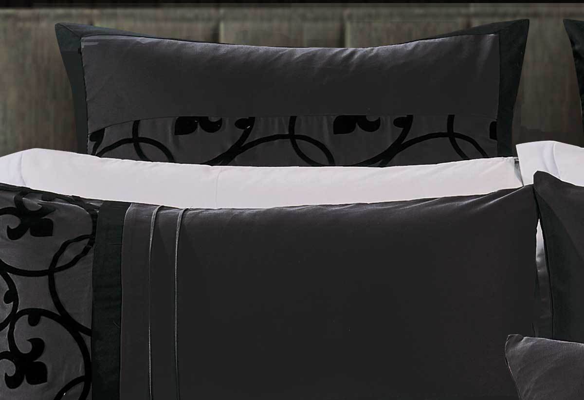Luxton Afton Red and Black Quilt Cover Set in Super King / Queen / King Size
