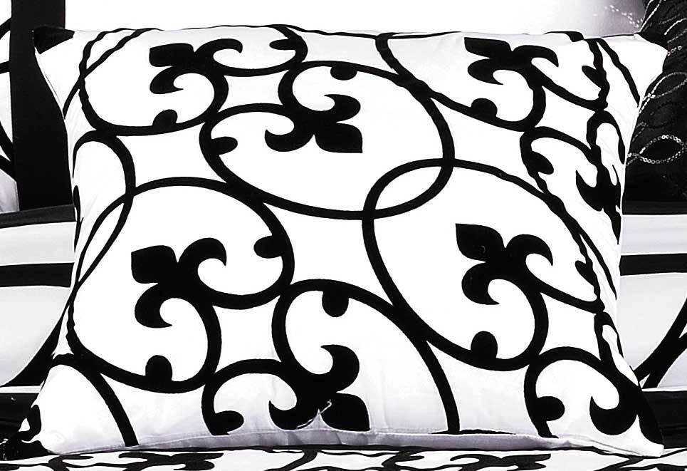 Lyde Black White Quilt Cover Set